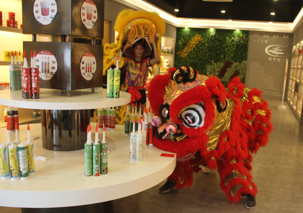 千秋偉業(yè)添錦繡 萬(wàn)里鵬程展宏圖 —— 常青樹(shù)舞獅獻(xiàn)瑞賀新春，歡天喜地迎開(kāi)工！